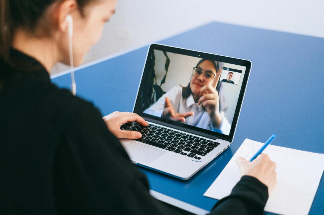 Do online consultations make citizens more satisfied with local democracy?